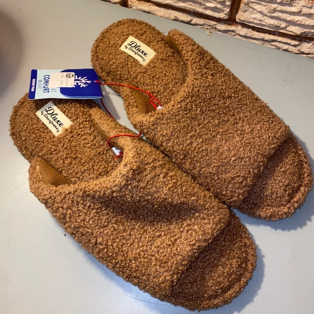 Dearfoams Deluxe Sherpa Slippers Women’s 11/12 NWT